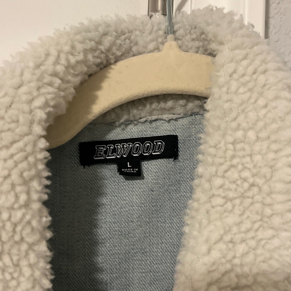 Elwood Denim Trucker Jacket With Sherpa - Picture 4 of 4